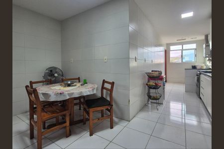 Apartamento à venda com 169m², 3 quartos e 4 vagas Apartamento à venda com 169m², 3 quartos e 4 vagasCozinha