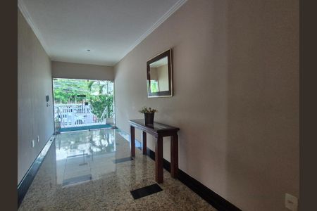 Apartamento à venda com 169m², 3 quartos e 4 vagas Apartamento à venda com 169m², 3 quartos e 4 vagasHall de entrada