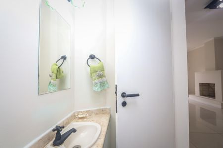 Casa de condomínio à venda com 350m², 3 quartos e 2 vagasLavabo