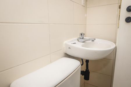 Casa de condomínio à venda com 350m², 3 quartos e 2 vagasBanheiro de Serviço