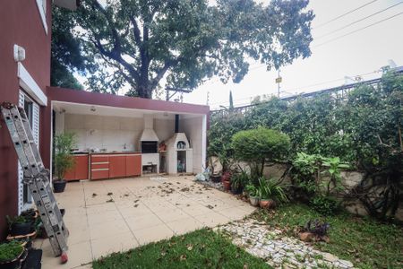Casa de condomínio à venda com 350m², 3 quartos e 2 vagasQuintal
