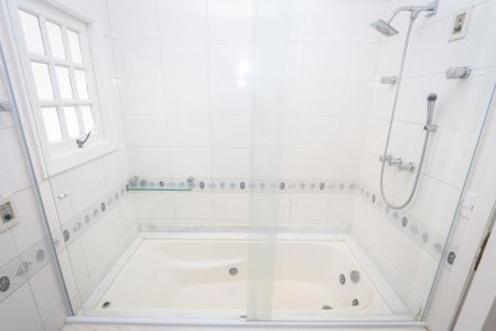 Casa de condomínio à venda com 350m², 3 quartos e 2 vagasBanheiro da Suíte 2