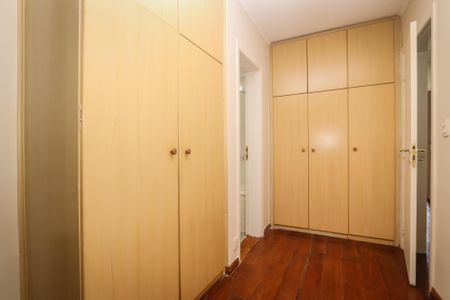 Casa de condomínio à venda com 350m², 3 quartos e 2 vagasCloset da Suíte 2