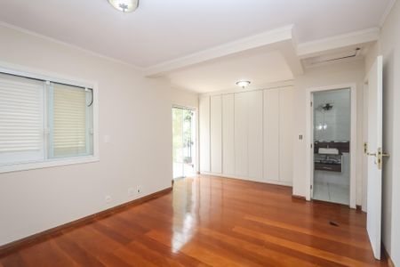 Casa de condomínio à venda com 350m², 3 quartos e 2 vagasSuíte 1