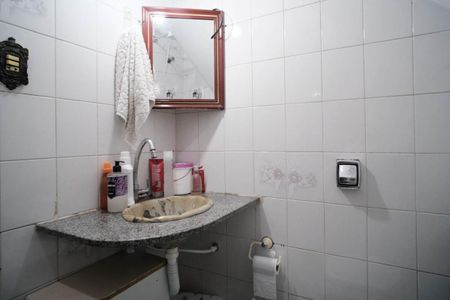 Casa à venda com 169m², 3 quartos e 2 vagasBanheiro 3
