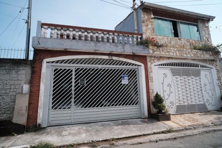 Casa à venda com 169m², 3 quartos e 2 vagasFachada