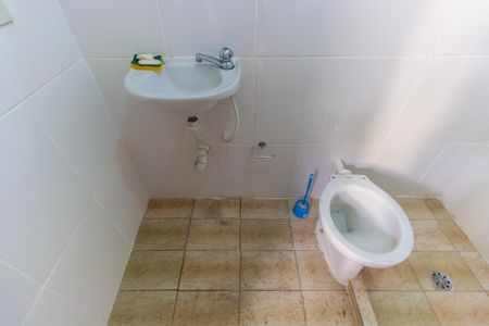 Casa à venda com 80m², 2 quartos e 1 vaga Casa à venda com 80m², 2 quartos e 1 vagaEdícula - Banheiro