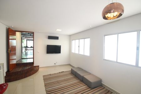 Casa à venda com 300m², 2 quartos e 2 vagasSala / Cozinha