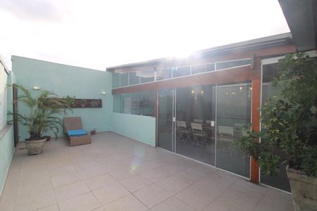 Casa à venda com 300m², 2 quartos e 2 vagasQuintal