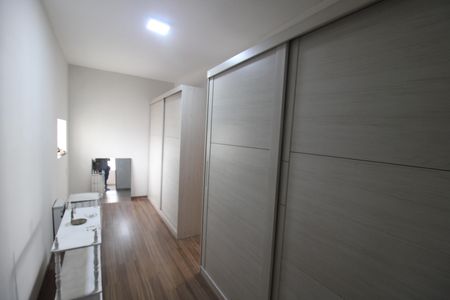 Casa à venda com 300m², 2 quartos e 2 vagasCloset