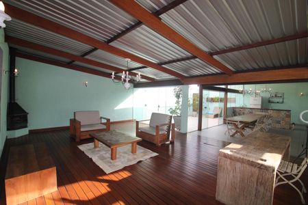 Casa à venda com 300m², 2 quartos e 2 vagasÁrea Comum