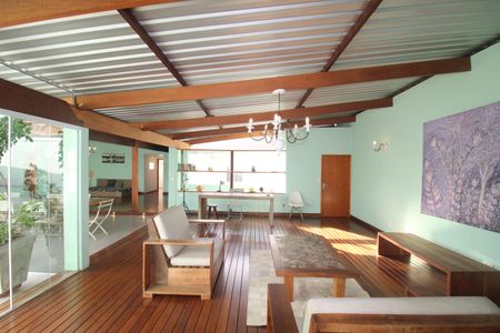 Casa à venda com 300m², 2 quartos e 2 vagasÁrea Comum