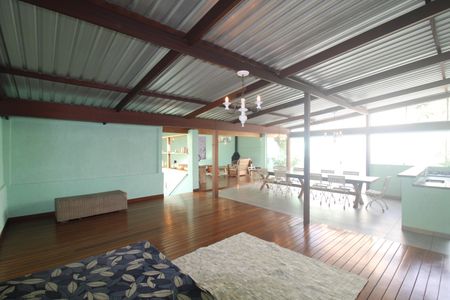 Casa à venda com 300m², 2 quartos e 2 vagasÁrea Comum