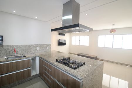 Casa à venda com 300m², 2 quartos e 2 vagasSala / Cozinha