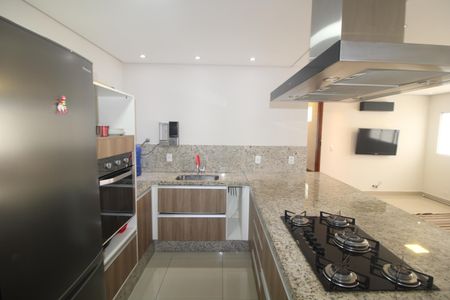 Casa à venda com 300m², 2 quartos e 2 vagasSala / Cozinha