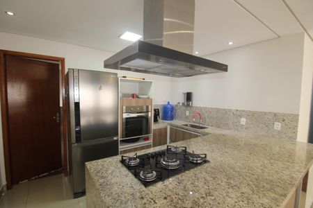 Casa à venda com 300m², 2 quartos e 2 vagasSala / Cozinha