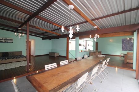 Casa à venda com 300m², 2 quartos e 2 vagasÁrea Comum