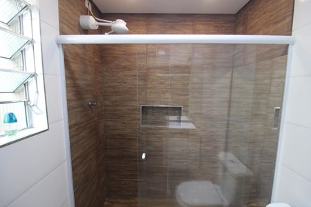 Casa à venda com 300m², 2 quartos e 2 vagasBanheiro