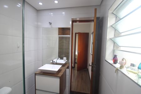 Casa à venda com 300m², 2 quartos e 2 vagasBanheiro