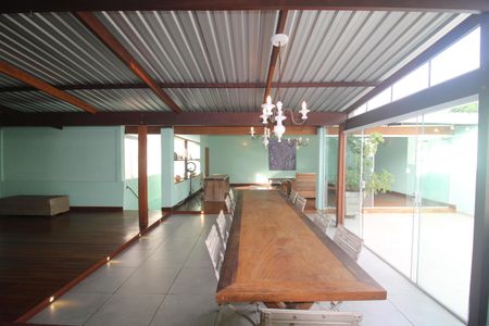 Casa à venda com 300m², 2 quartos e 2 vagasÁrea Comum