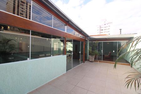 Casa à venda com 300m², 2 quartos e 2 vagasQuintal