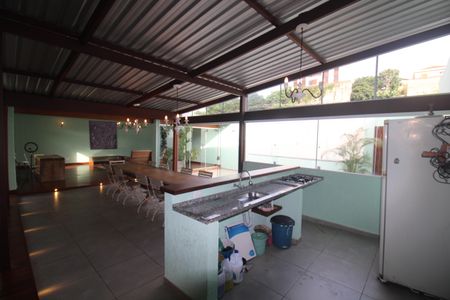 Casa à venda com 300m², 2 quartos e 2 vagasÁrea Comum