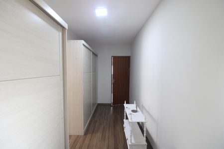 Casa à venda com 300m², 2 quartos e 2 vagasCloset