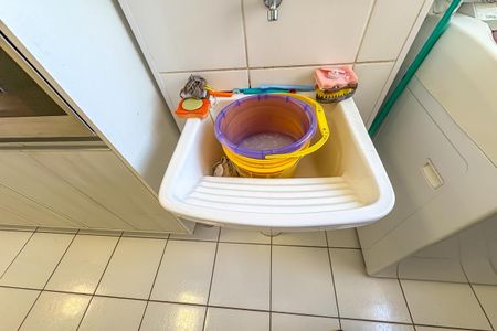 Apartamento à venda com 81m², 3 quartos e 2 vagas Apartamento à venda com 81m², 3 quartos e 2 vagasCozinha e Área de Serviço