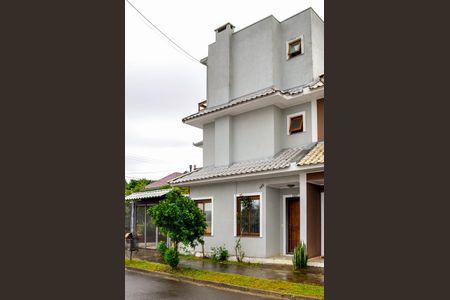 Casa à venda com 180m², 3 quartos e 2 vagas Casa à venda com 180m², 3 quartos e 2 vagasFachada