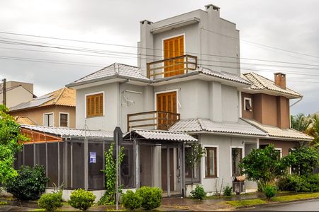 Casa à venda com 180m², 3 quartos e 2 vagas Casa à venda com 180m², 3 quartos e 2 vagasFachada