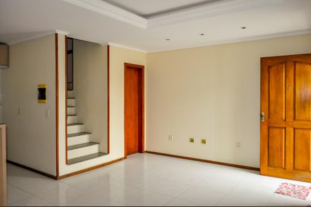 Casa à venda com 180m², 3 quartos e 2 vagas Casa à venda com 180m², 3 quartos e 2 vagasSala