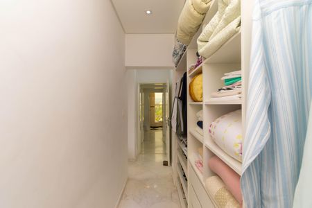 Apartamento à venda com 420m², 4 quartos e 6 vagasSuíte 3 - Closet