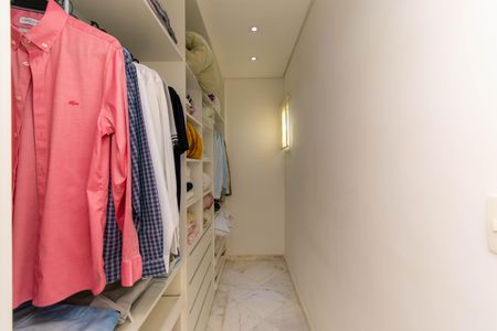 Apartamento à venda com 420m², 4 quartos e 6 vagasSuíte 3 - Closet