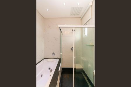 Apartamento à venda com 420m², 4 quartos e 6 vagasBanheiro da Suíte 1