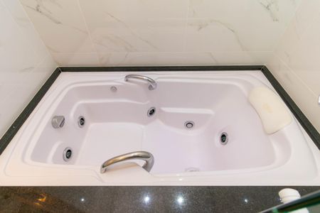 Apartamento à venda com 420m², 4 quartos e 6 vagasBanheiro da Suíte 1