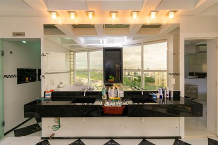 Apartamento à venda com 420m², 4 quartos e 6 vagasBanheiro da Suíte 4