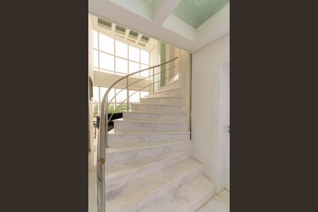 Apartamento à venda com 420m², 4 quartos e 6 vagasEscada