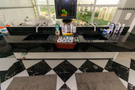 Apartamento à venda com 420m², 4 quartos e 6 vagasBanheiro da Suíte 4