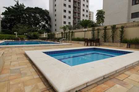 Apartamento à venda com 93m², 3 quartos e 2 vagas Apartamento à venda com 93m², 3 quartos e 2 vagasÁrea comum - Piscina