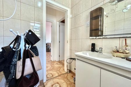 Casa à venda com 250m², 4 quartos e 4 vagas Casa à venda com 250m², 4 quartos e 4 vagasBanheiro Social
