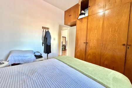 Casa à venda com 250m², 4 quartos e 4 vagas Casa à venda com 250m², 4 quartos e 4 vagasQuarto 1