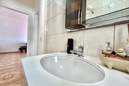 Casa à venda com 250m², 4 quartos e 4 vagas Casa à venda com 250m², 4 quartos e 4 vagasBanheiro Social