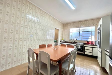 Casa à venda com 250m², 4 quartos e 4 vagas Casa à venda com 250m², 4 quartos e 4 vagasCozinha