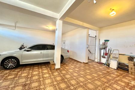 Casa à venda com 250m², 4 quartos e 4 vagas Casa à venda com 250m², 4 quartos e 4 vagasGaragem
