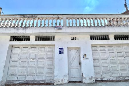 Casa à venda com 250m², 4 quartos e 4 vagas Casa à venda com 250m², 4 quartos e 4 vagasFachada e Placa