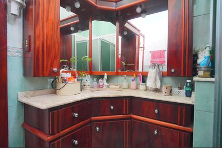 Casa à venda com 86m², 3 quartos e 4 vagasBanheiro