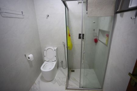 Casa à venda com 370m², 4 quartos e 3 vagasBanheiro Suíte 2