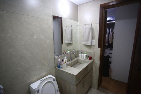 Casa à venda com 370m², 4 quartos e 3 vagasBanheiro Suíte