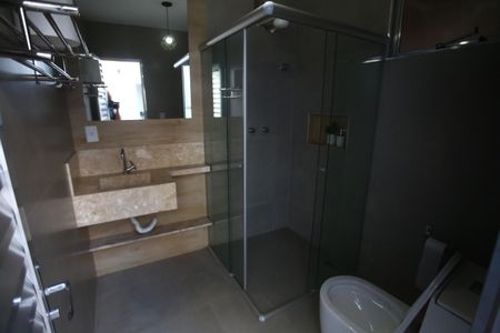Casa à venda com 370m², 4 quartos e 3 vagasBanheiro Piscina