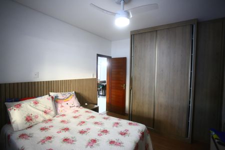 Casa à venda com 370m², 4 quartos e 3 vagasSuíte 1